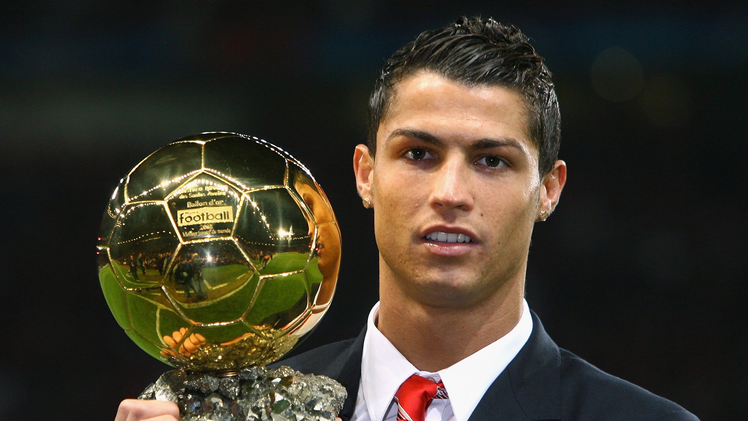 开云电竞登录-曼联后防核心因伤缺阵引发担忧，曼联最强后防线